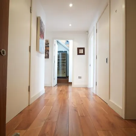 Superb Gallery Quay Penthouse Дублин