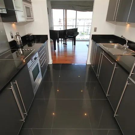 Superb Gallery Quay Penthouse *