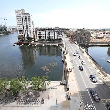 Superb Gallery Quay Penthouse *