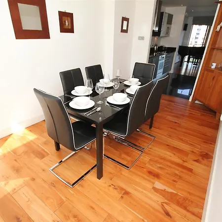 Апартаменты Superb Gallery Quay Penthouse